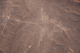 luftaufnahme der nazca linie kolibri