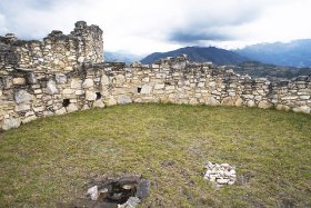 ruinen einer steinmauerfestung